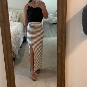 ♥️ form-fitting maxi striped skirt with slit ♥️